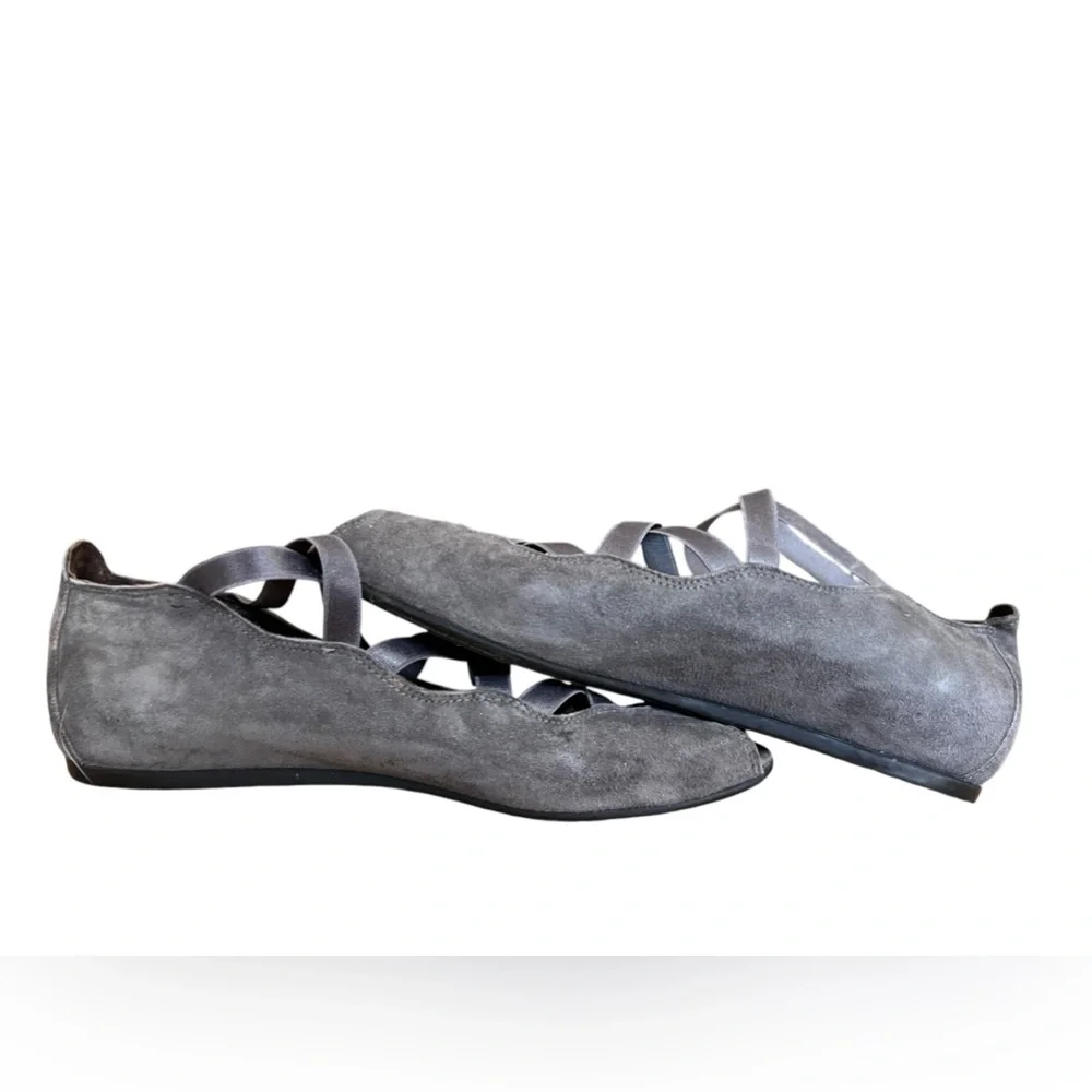 Donald J.‎ Pliner gray suede, strappy, flats. Size 8.5